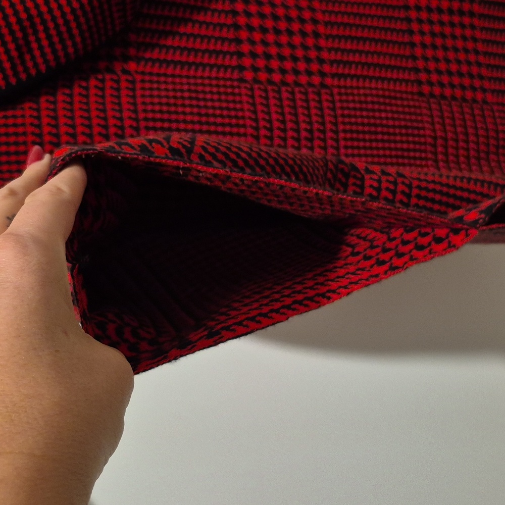 Red and Black Sweater Shrug L/XL - Picture 6 of 7